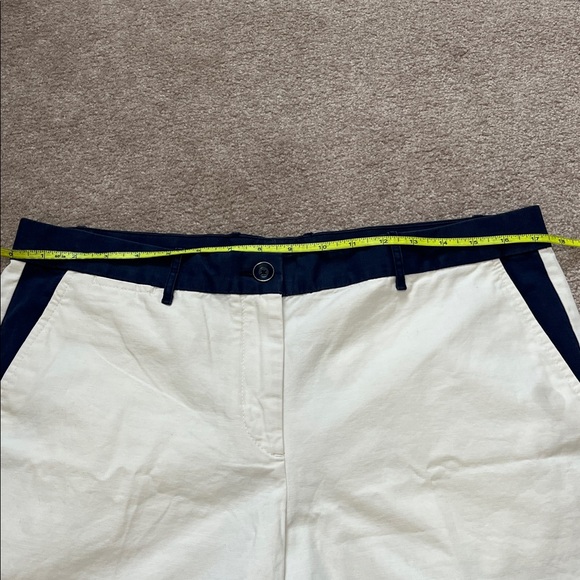 Gap khaki boyfriend roll up shorts Size 10 Navy and off white - Picture 6 of 8